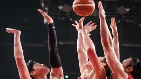 “曼联传奇加纳乔百年战记：99战进球33记”